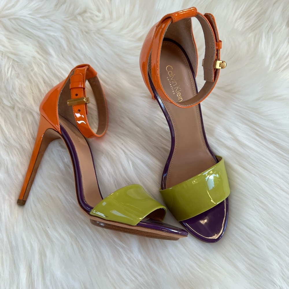 New CALVIN KLEIN COLLECTION ITALY 
Strappy SANDALS HEELS